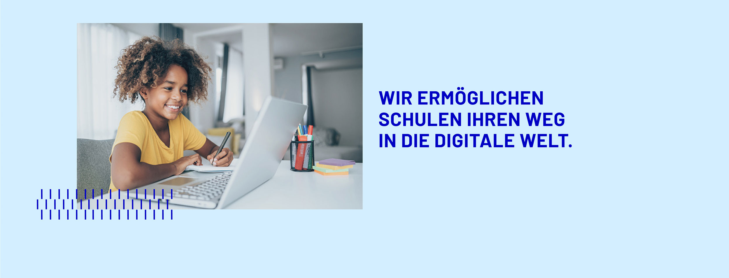 Einfacher Zugang für alle Schulen in die digitale Welt durch Single-Sign On Sich greifende Hände und eine lachende Schülerin vor einem Laptop als Zeichen für die einfache Zugänglichkeit von Bildungsangeboten